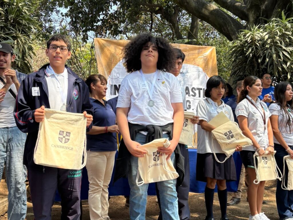 Instagram post from escuelamolierelfm. This post is in position 2.