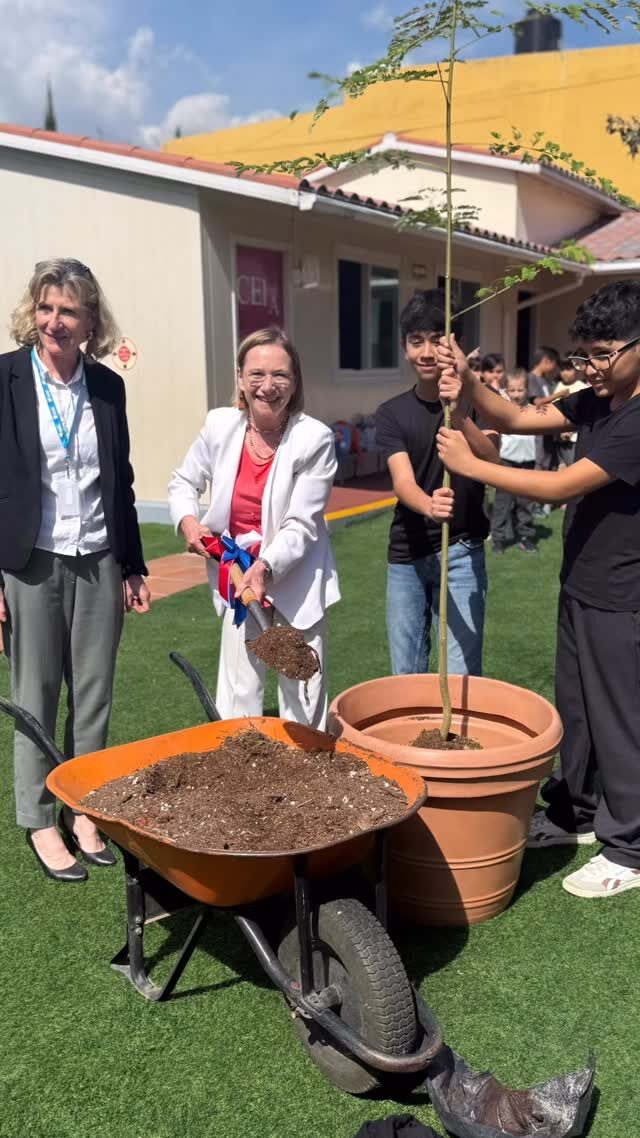 Instagram post from escuelamolierelfm. This post is in position 3.